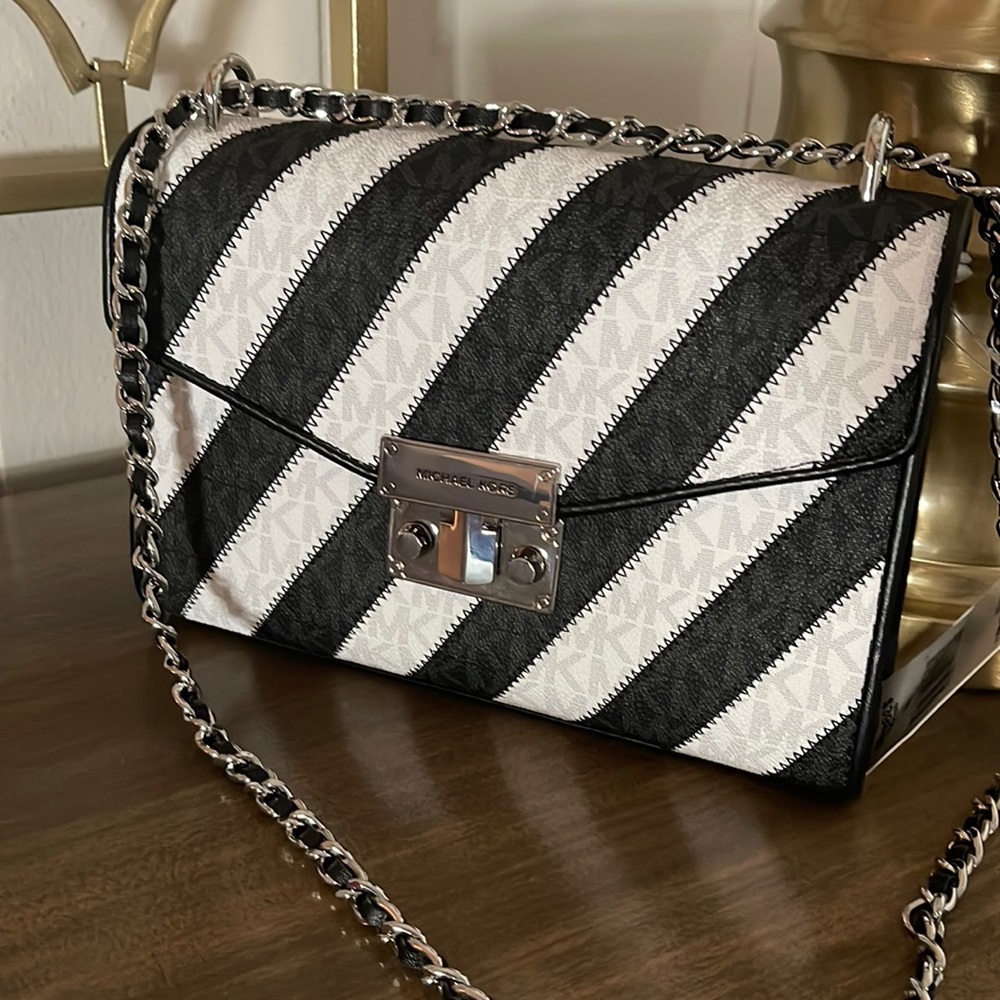 Michael Kors Medium Flap Shoulder Bag - Picture 1 of 14